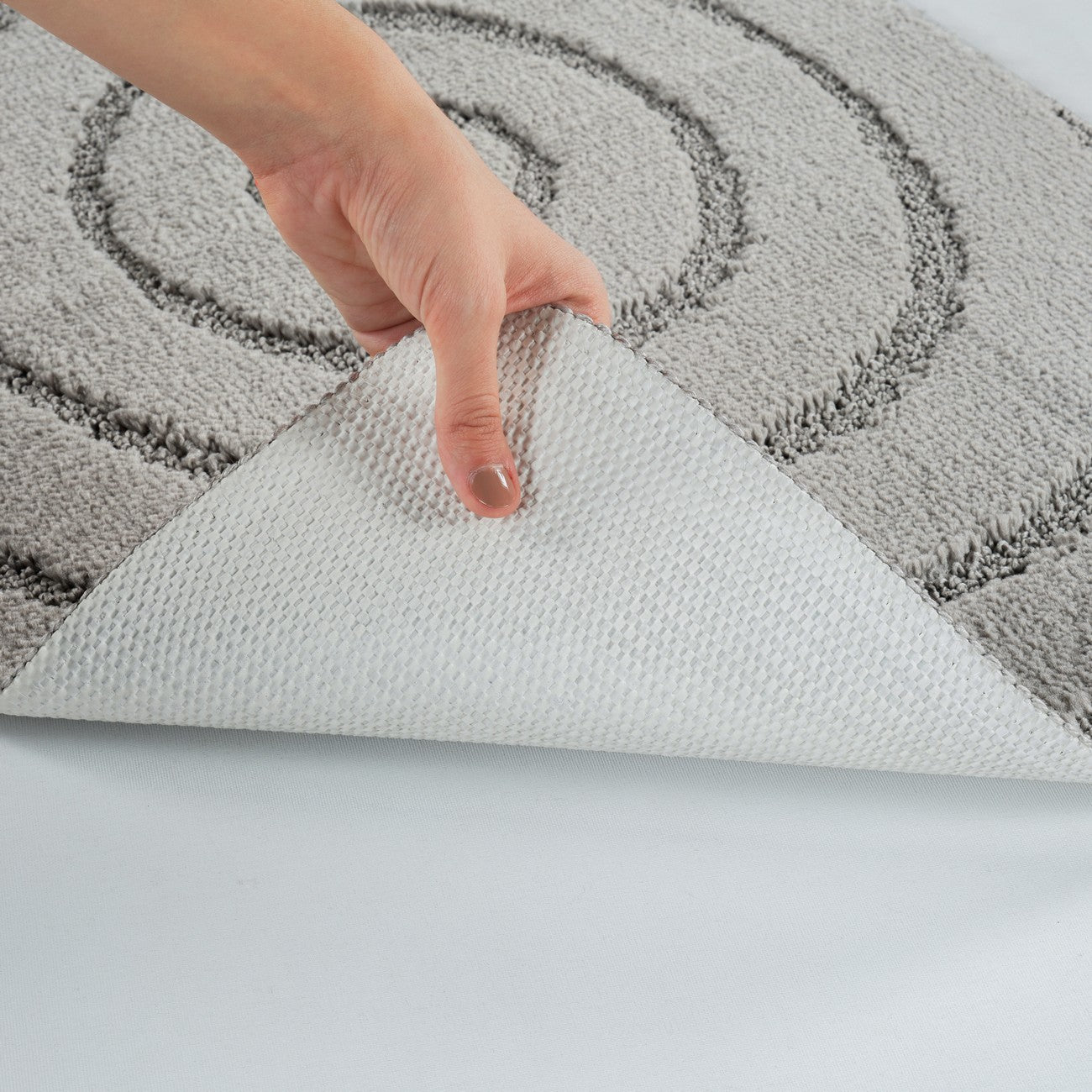 APRIL 2 Piece Machine Washable Non-Slip Light Grey Bathroom Rug Set Detail