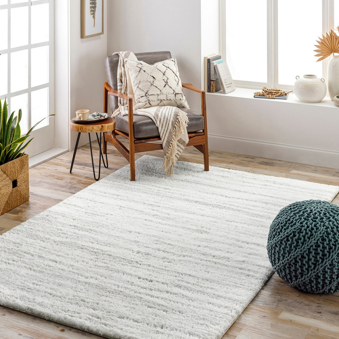 ADLEY Round Shaggy Modern Plush Pile Light Grey Area Rug Roomscene