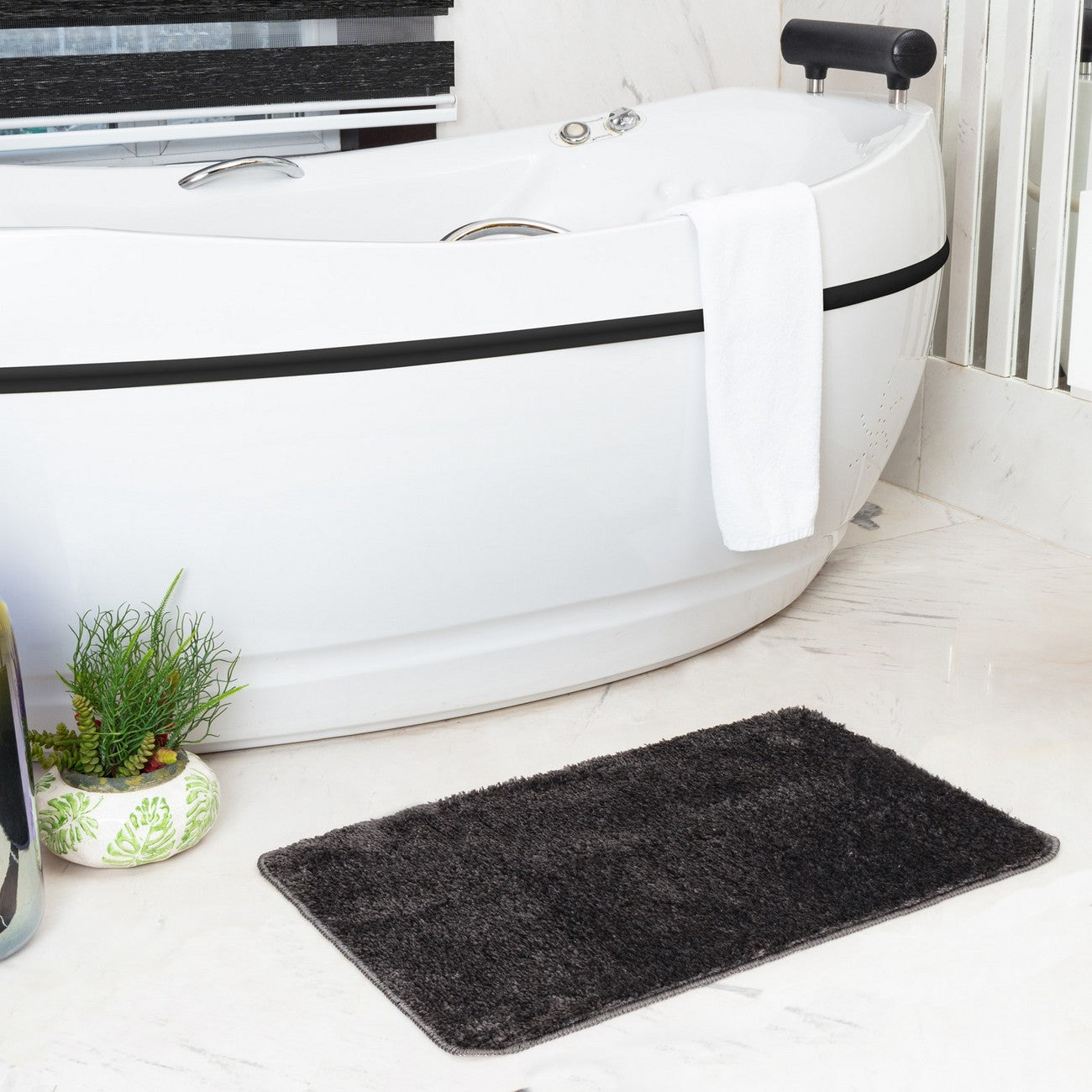 JUNE Machine Washable Non-Slip Grey Bathroom Rug Roomscene