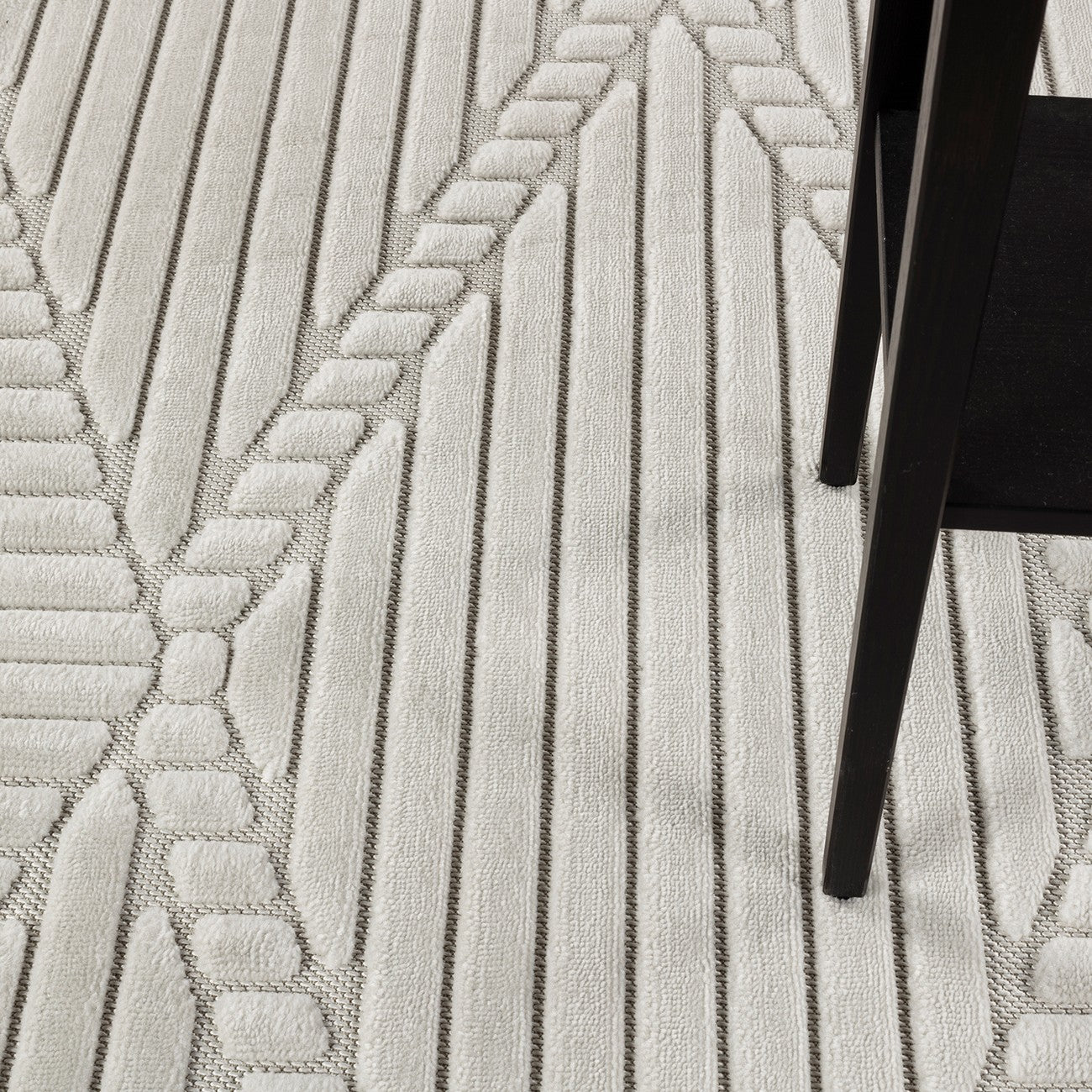 MITSUKO Indoor & Outdoor 3D High & Low Pile Textured White Area Rug Swatch