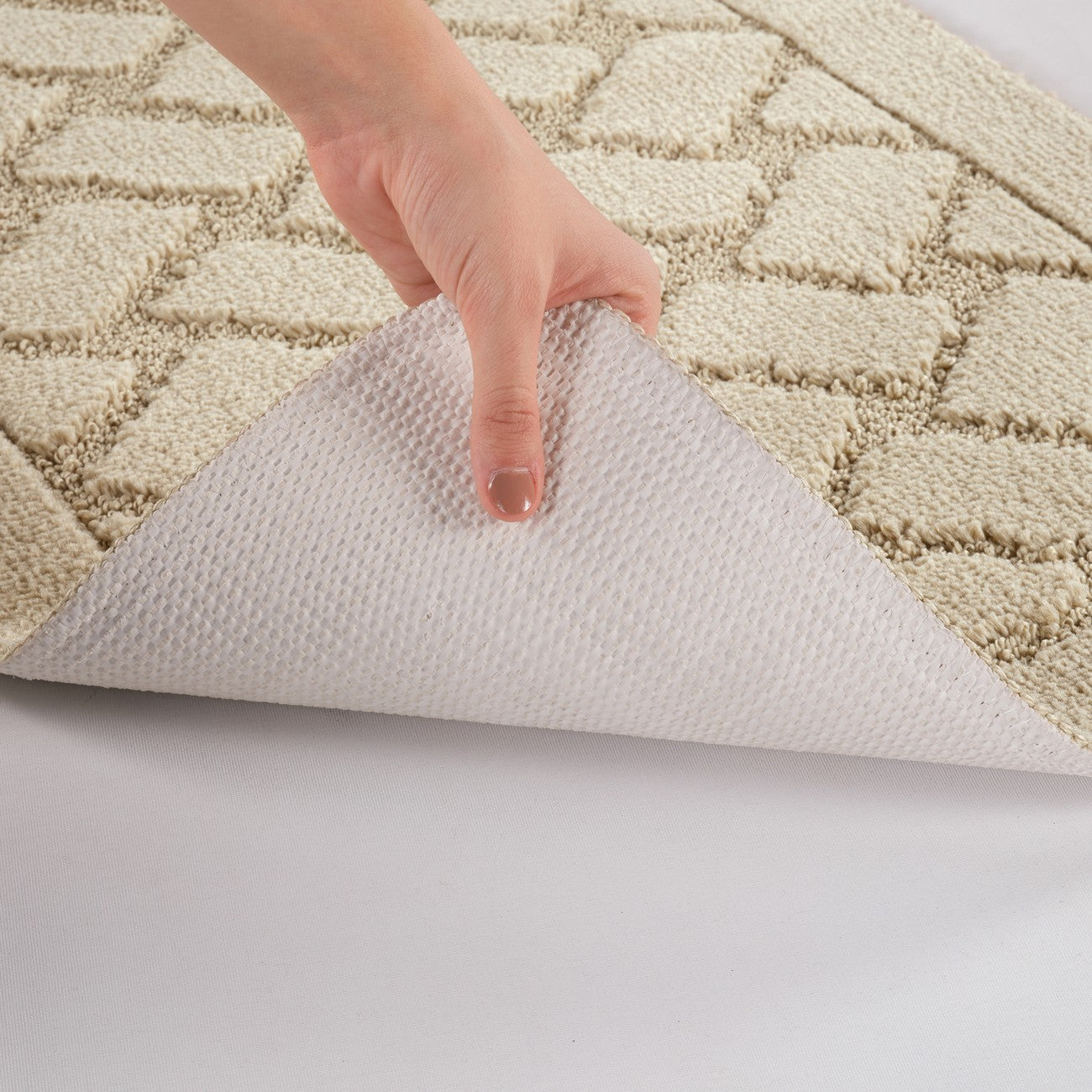 NILAH 2 Piece Machine Washable Non-Slip Light Beige Bathroom Rug Set Detail