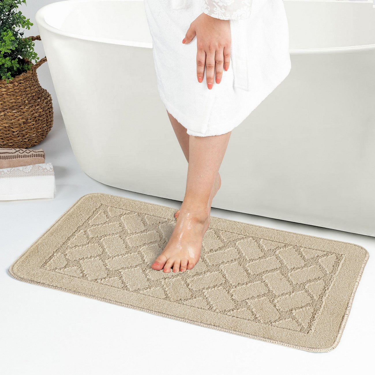 NILAH 2 Piece Machine Washable Non-Slip Light Beige Bathroom Rug Set Roomscene