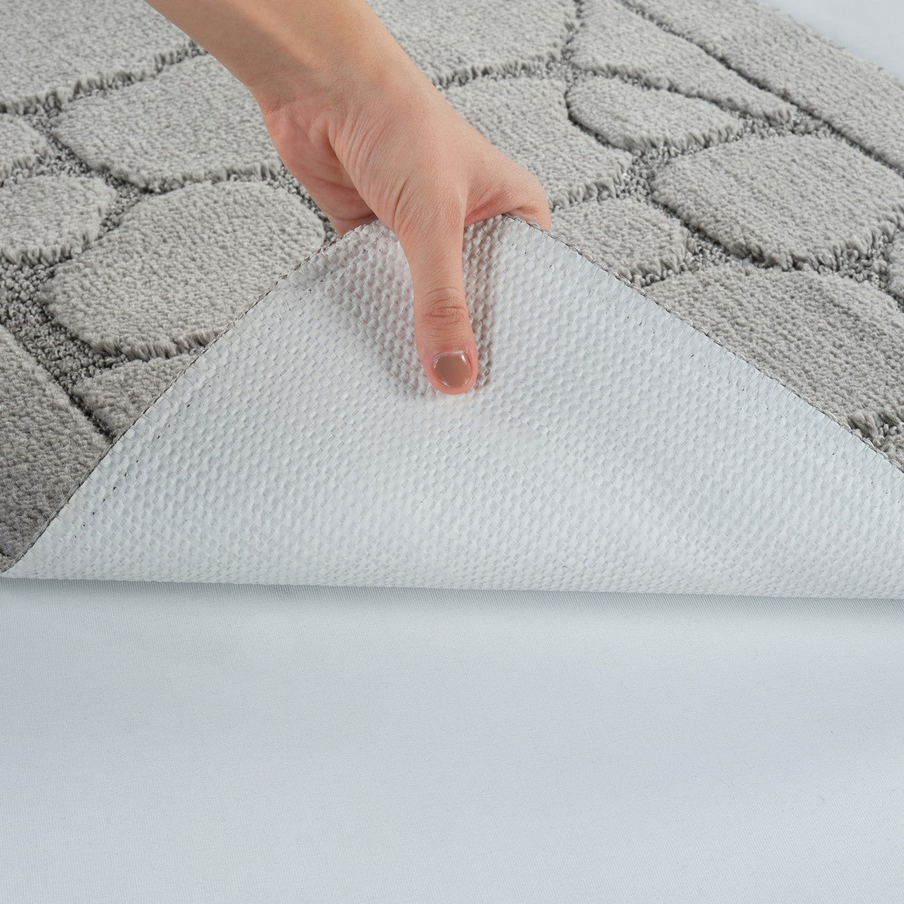 OLIVE 2 Piece Machine Washable Non-Slip Light Grey Bathroom Rug Set Detail
