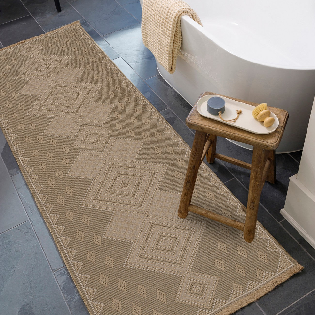 ORANOS Cottage Tan Machine Washable Jute Area Rug Roomscene