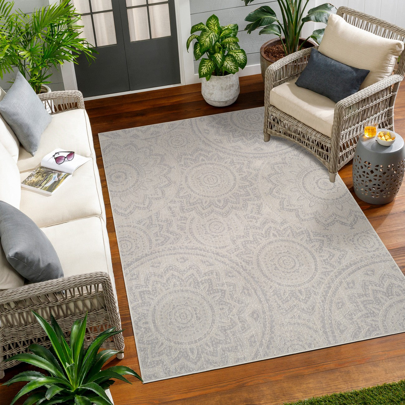 KELLY Indoor & Outdoor Cottage Light Grey/Cream Area Rug Roomscene