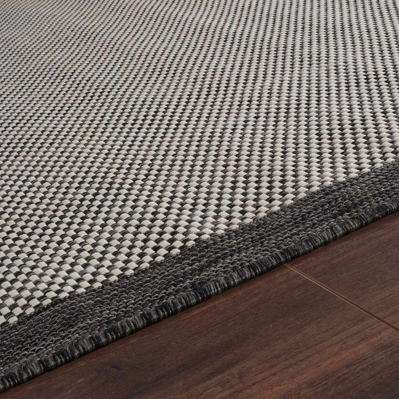 KACEY Indoor & Outdoor Modern Black/Cream Area Rug Texture