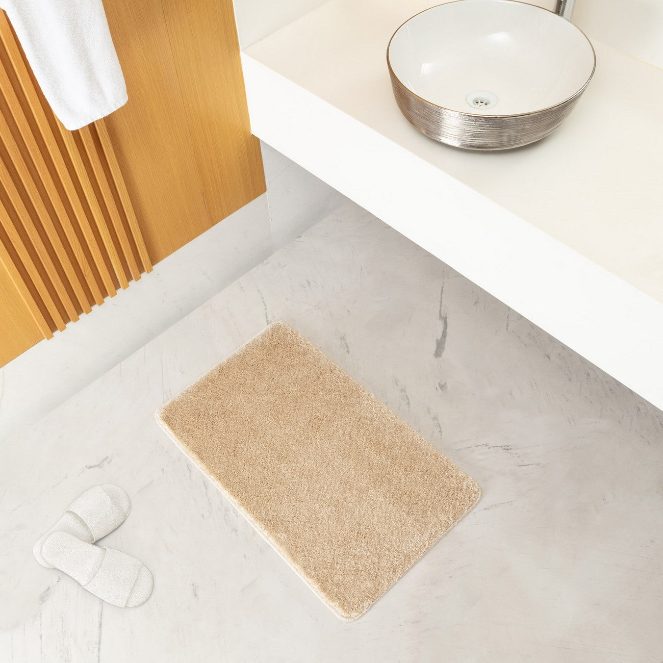 JUNE Machine Washable Non-Slip Beige Bathroom Rug Roomscene