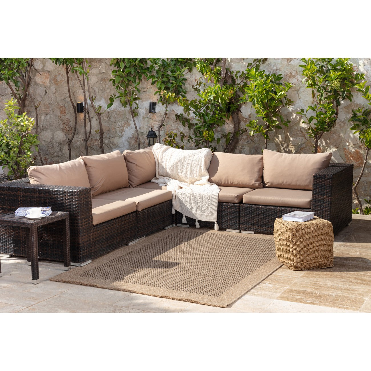 LORI Indoor & Outdoor Cottage Jute-Look Beige/Brown Area Rug Roomscene