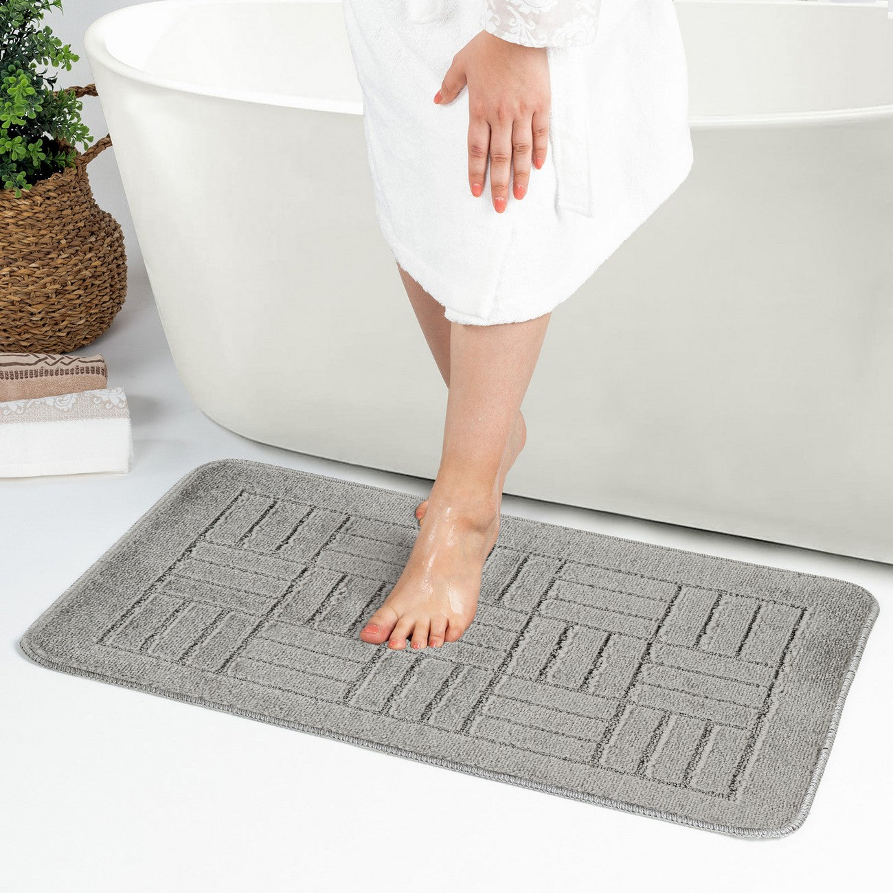 ROYAL 2 Piece Machine Washable Non-Slip Light Grey Bathroom Rug Set Roomscene
