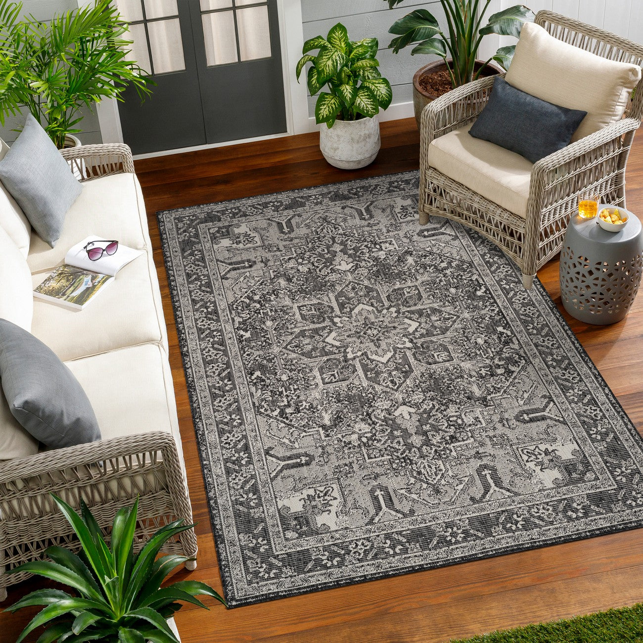 ELLY Indoor & Outdoor Traditional Light Grey/Cream Area Rug