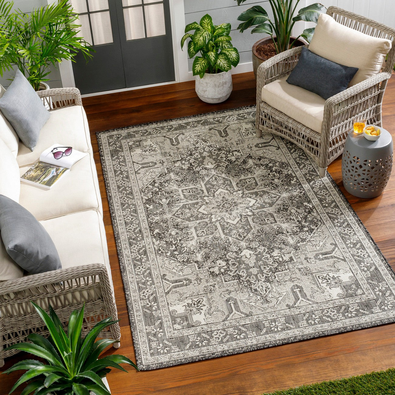 ELLY Indoor & Outdoor Traditional Light Grey/Cream Area Rug