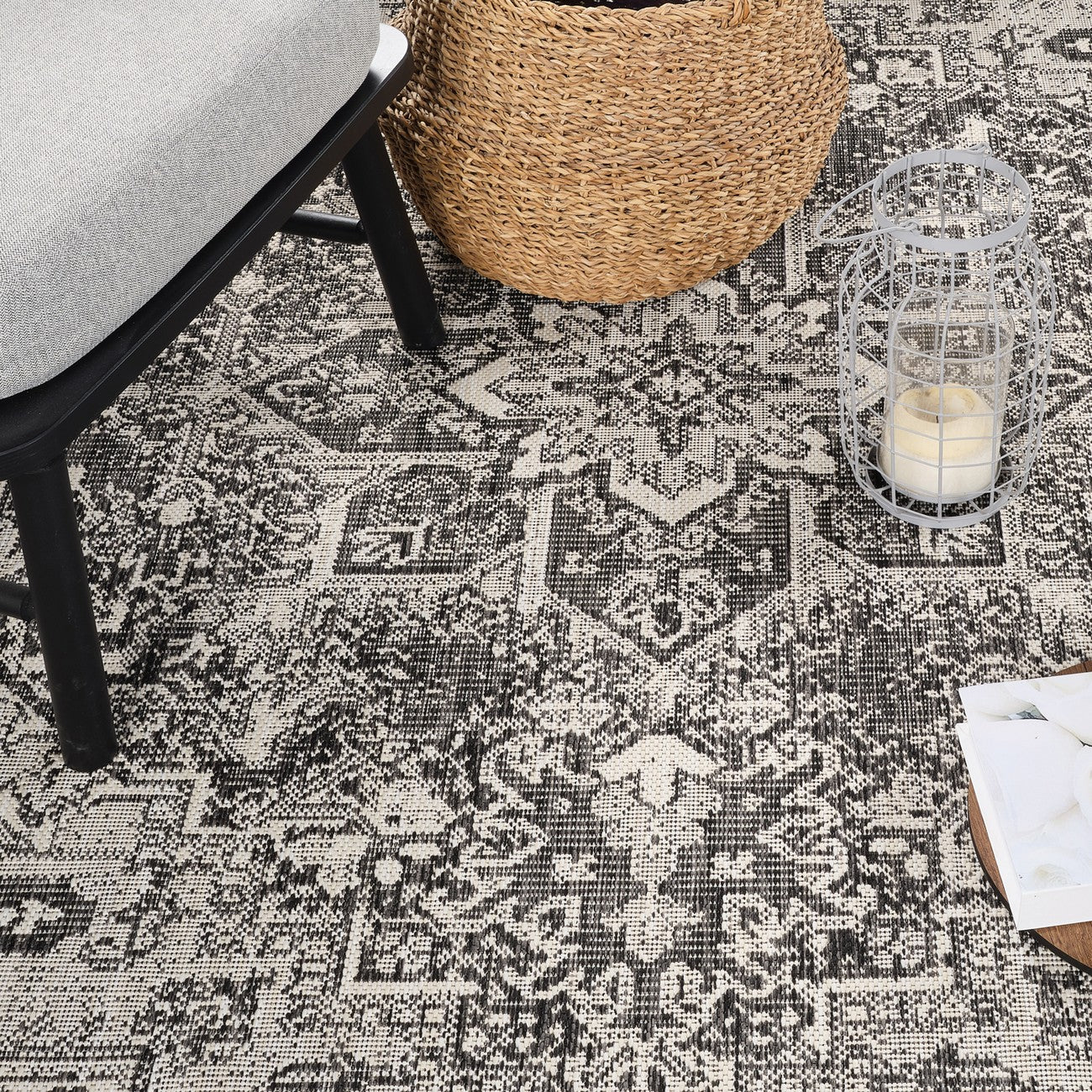 ELLY Indoor & Outdoor Traditional Light Grey/Cream Area Rug