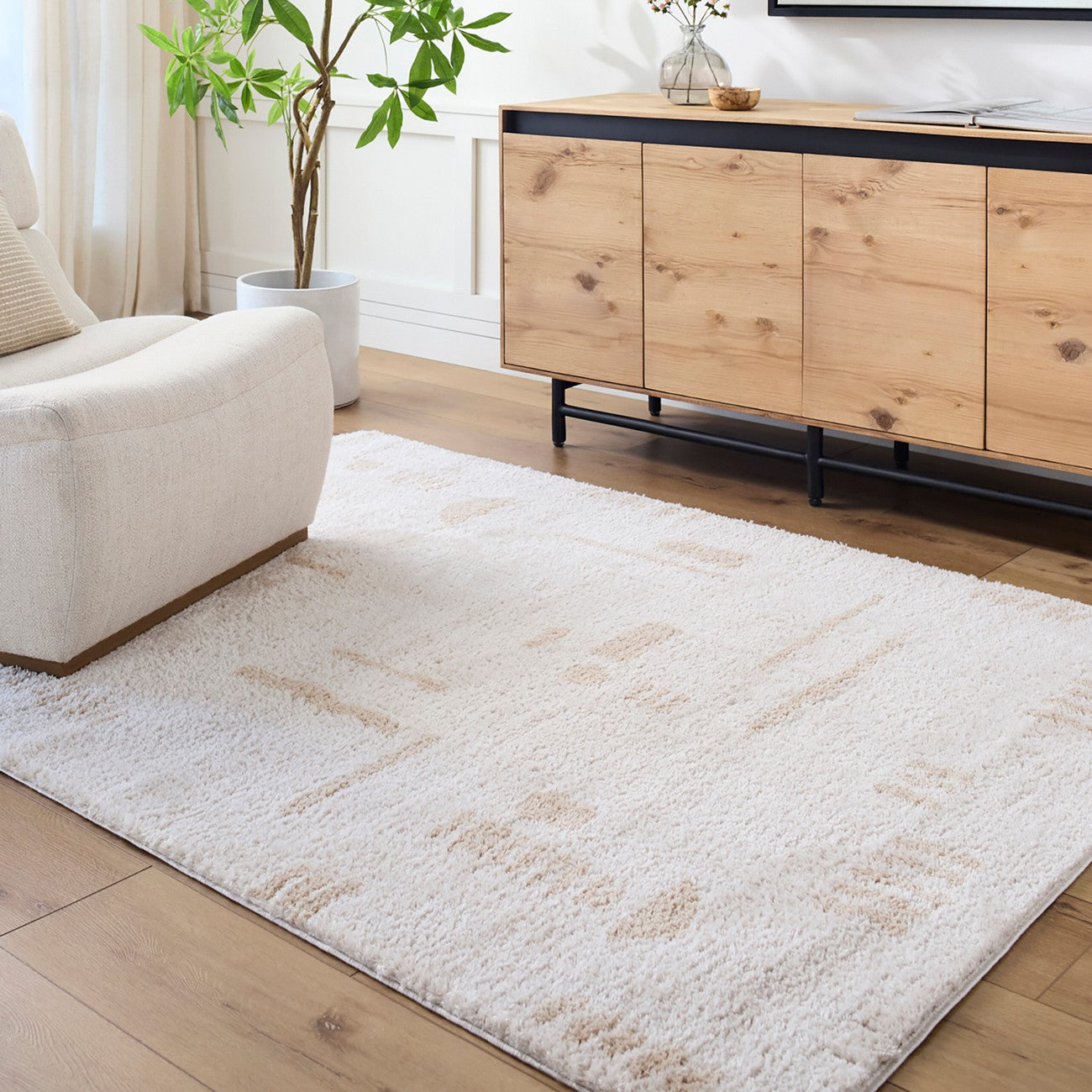 SOLINE Machine Washable Modern Shaggy Beige Area Rug Roomscene
